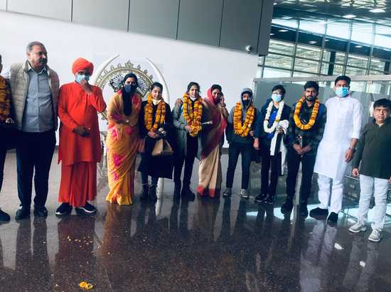 लड़कों को पीट रहे, लड़की को धक्का दिया, जयपुर पहुंचे छात्रों ने बताए यूक्रेन के हालात