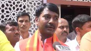 UP में करोड़पति उम्मीदवारों की जीत के बीच सफाईकर्मी भी बना विधायक, BJP ने दिया था टिकट