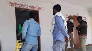 आजमगढ़ः बार एसोसिएशन भवन के कमरे में स्टांप विक्रेता का लटकता मिला शव, वकील के नाम अलॉट था कक्ष