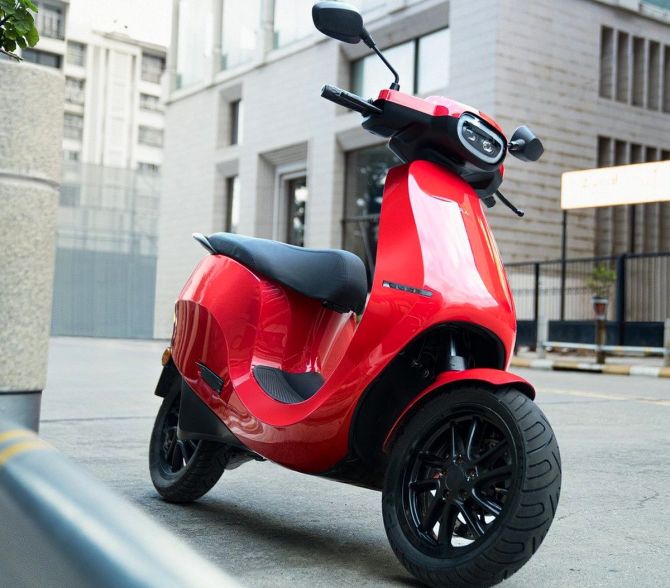 Electric Scooter : भारत में क्यों लग रही इलेक्ट्रिक स्कूटर में आग