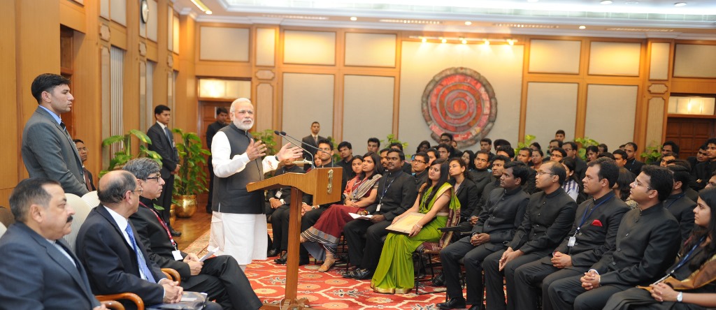 भारत में आईएएस अधिकारियों की कमी, संघवाद की पवित्रता पर सवाल