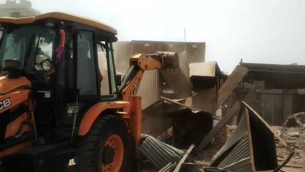 Riots : मध्यप्रदेश के खरगौन में हुए पथराव