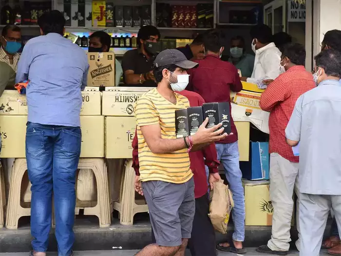 जरा बचके- (Delhi Liquor Discount)दिल्ली की फ्री शराब आपको पहुँचा सकती जेल।