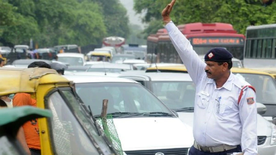 New traffic rules 2022- ट्रैफिक पुलिस अब बेवजह नहीं कर पाएगी आपकी कार की चैकिंग