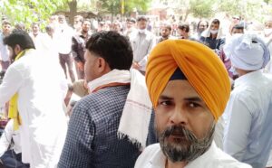 Auto taxi drivers Protest, Movement to Save Jobs