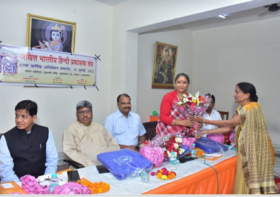 व्यवसायिक रूप से बाजार में उतरने की आवश्यकता : दयानंद पांडेय