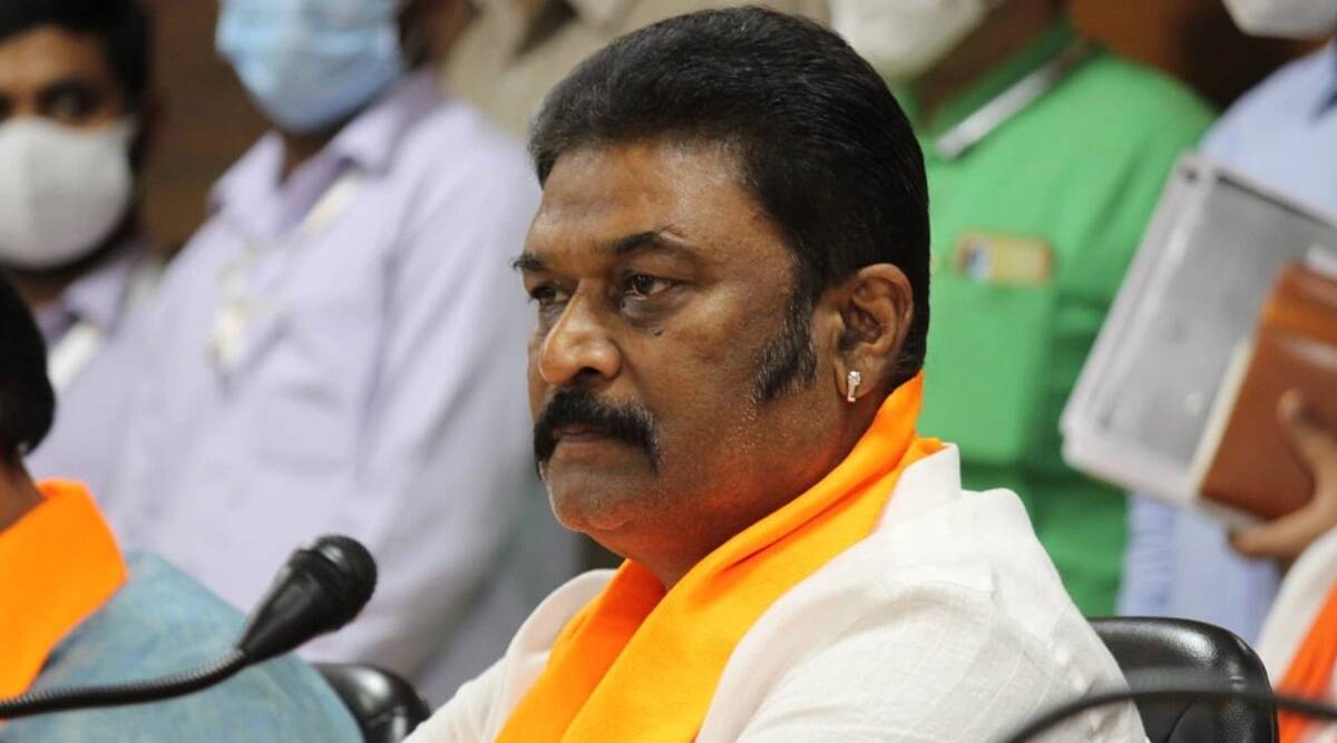Politics : कर्नाटक मंत्री के मंत्री आनंद सिंह पर केस दर्ज, जमीन विवाद में पूरे परिवार को जलाने की धमकी का आरोप