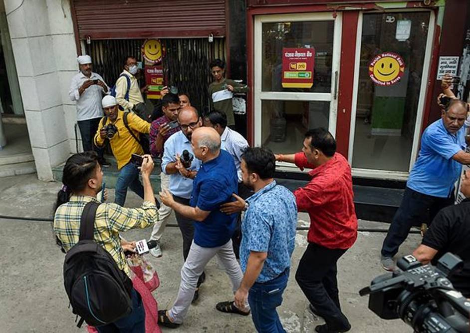 Liquor Scam in Delhi : लॉकर खोलने के लिए मनीष सिसोदिया को गाजियाबाद में पंजाब नेशनल बैंक लेकर गई सीबीआई