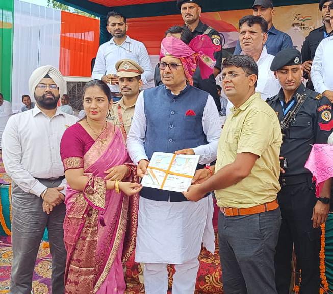 सत्यवान सौरभ एवं प्रियंका सौरभ जिला प्रशासन द्वारा सम्मानित