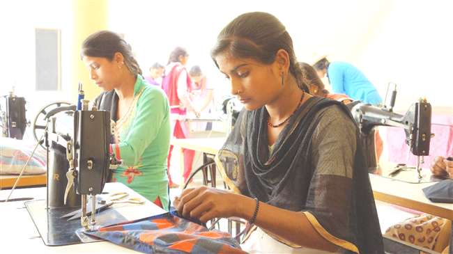 Women Empowerment : लड़कियों को लड़कों से कमतर आंकना समाज की भूल