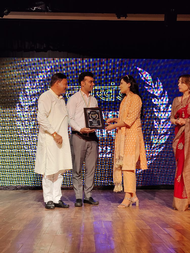 Uttarakhand News : उत्तराखंड अचीवमेंट सम्मान से सम्मानित हुए प्रभात सती