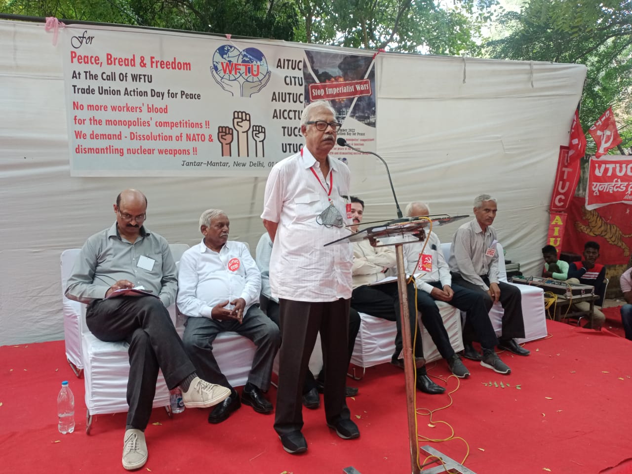 Noida News : शांति सद्भाव भोजन और स्वतंत्रता के लिए ट्रेड यूनियनों का जंतर मंतर पर प्रदर्शन