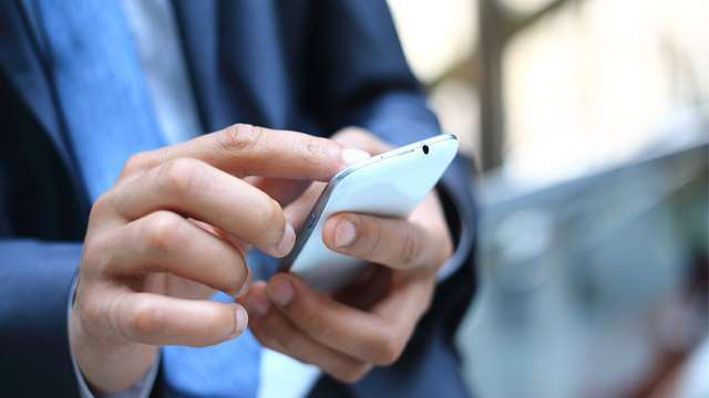 Smartphone side effects : अनचाहे कॉल्स ने छीना सुकून