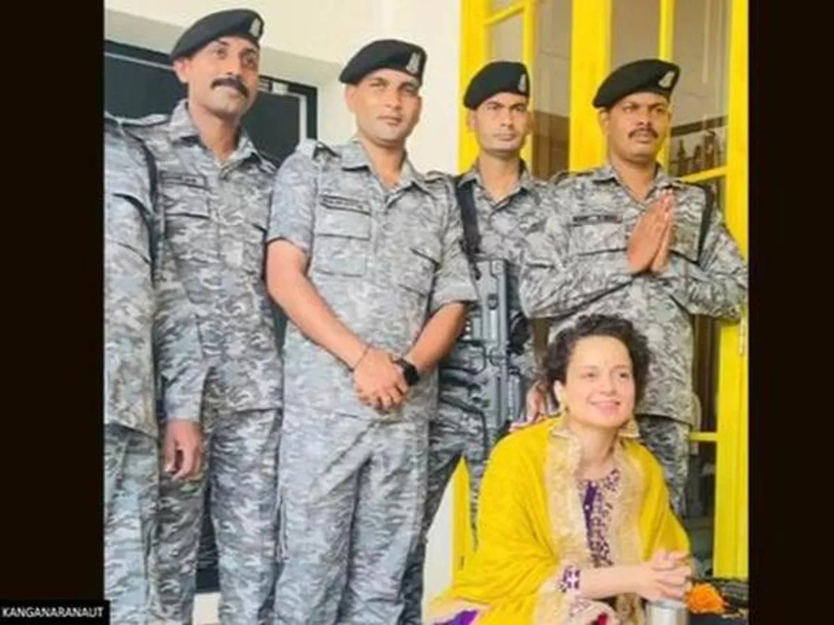 Vijayadashami के अवसर पर Kangana  नजर आईं सेना के जवानों के साथ