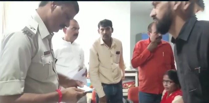 Sahara Protest : सुब्रत राय के खिलाफ झारखंड के रांची जिले के डोरंडा थाने में दर्ज कराई गई एफआईआर 