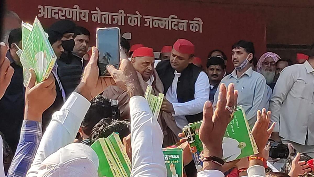 Tribute : पार्टी कायर्कर्ताओं से आत्मीयता से जुड़े थे नेताजी