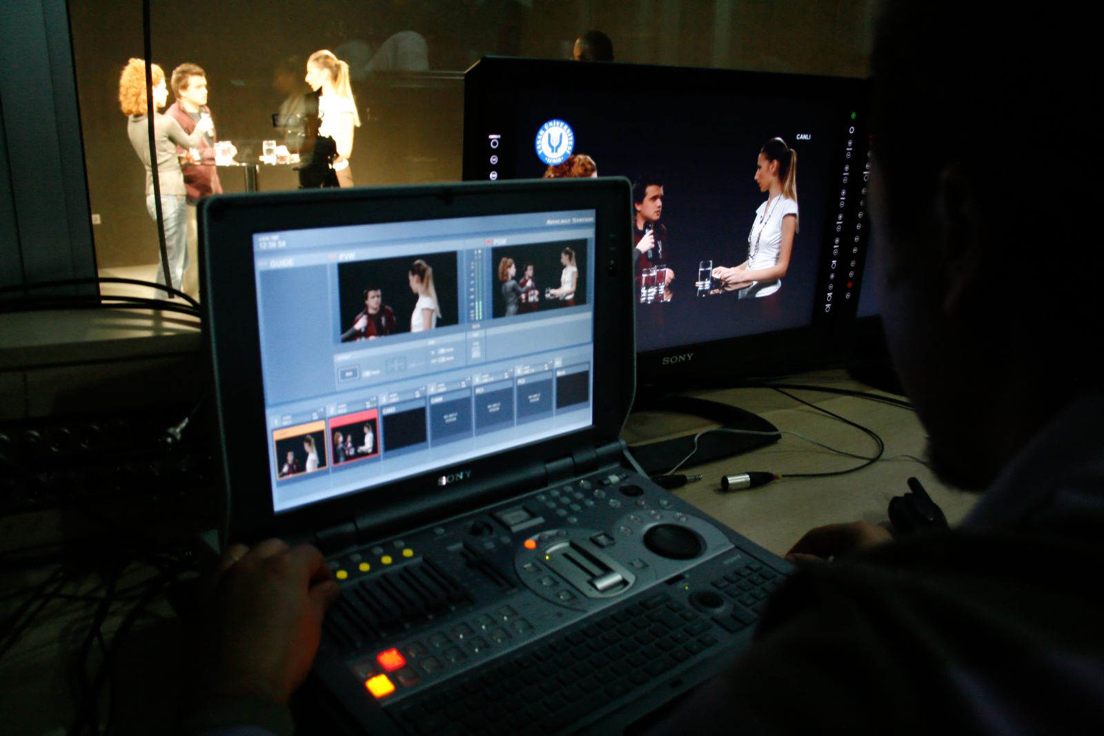 टेलीविजन और सिनेमा के साथ जुड़े राष्ट्रीय हित