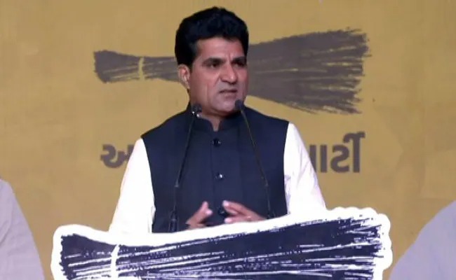 Gujarat Assembly Election : केजरीवाल ने पूर्व पत्रकार को ईसूदान गढ़वी को बनाया सीएम पद का उम्मीदवार