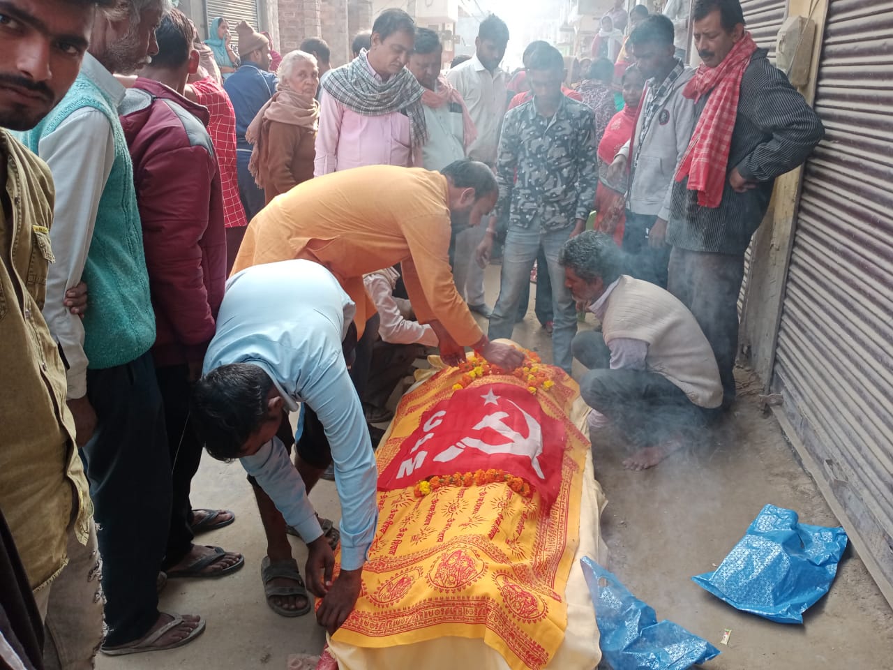 Noida News : सीपीआईएम व मजदूर नेता मिथिलेश गुप्ता का निधन, कार्यकर्ताओं व परिजनों ने दी अश्रुपूर्ण अंतिम विदाई