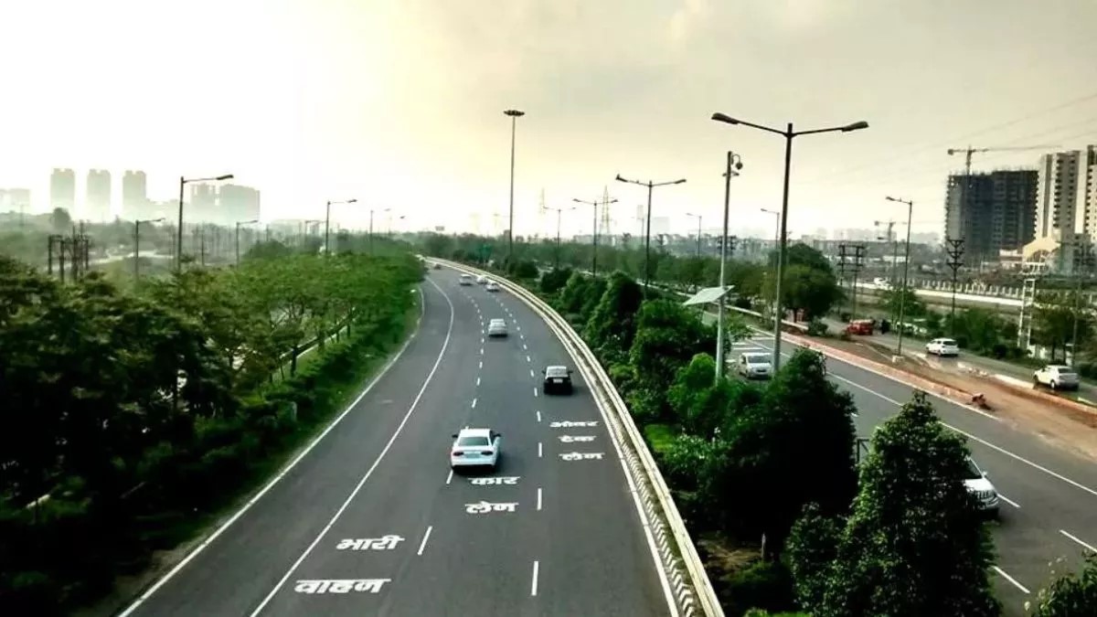 Noida News : एक्सप्रेस-वे पर तेज रफ्तार कैंटर ने बाइक में मारी टक्कर, दो की मौत