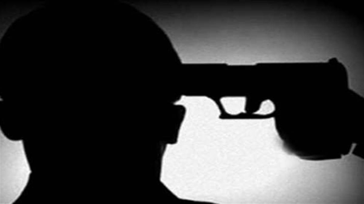 कंझावला- बिल मांगा तो दुकानदार पर तान दी बंदूक