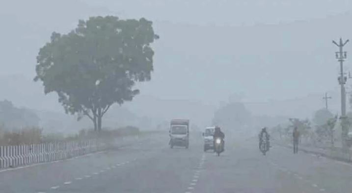 Delhi Weather: दिल्ली में ठंड ने तोड़े सारे रिकॉर्ड, दिल्ली में आज दिखा सबसे ज्यादा कोहरा
