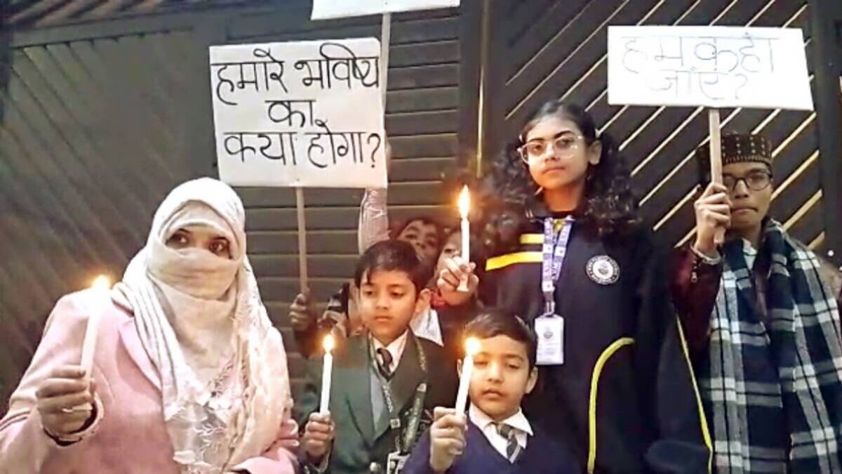 Haldwani Land Encroachment : कब्जे वाली जमीन पर 4000 परिवार, 3 स्कूल और एक हेल्थ सेंटर, पुलिस बोली-कोर्ट का फैसला करवाएंगे लागू इलाके को जोन, सेक्टर और सुपरजोन में बांटकर पीएसी तैनात कर दी गई है