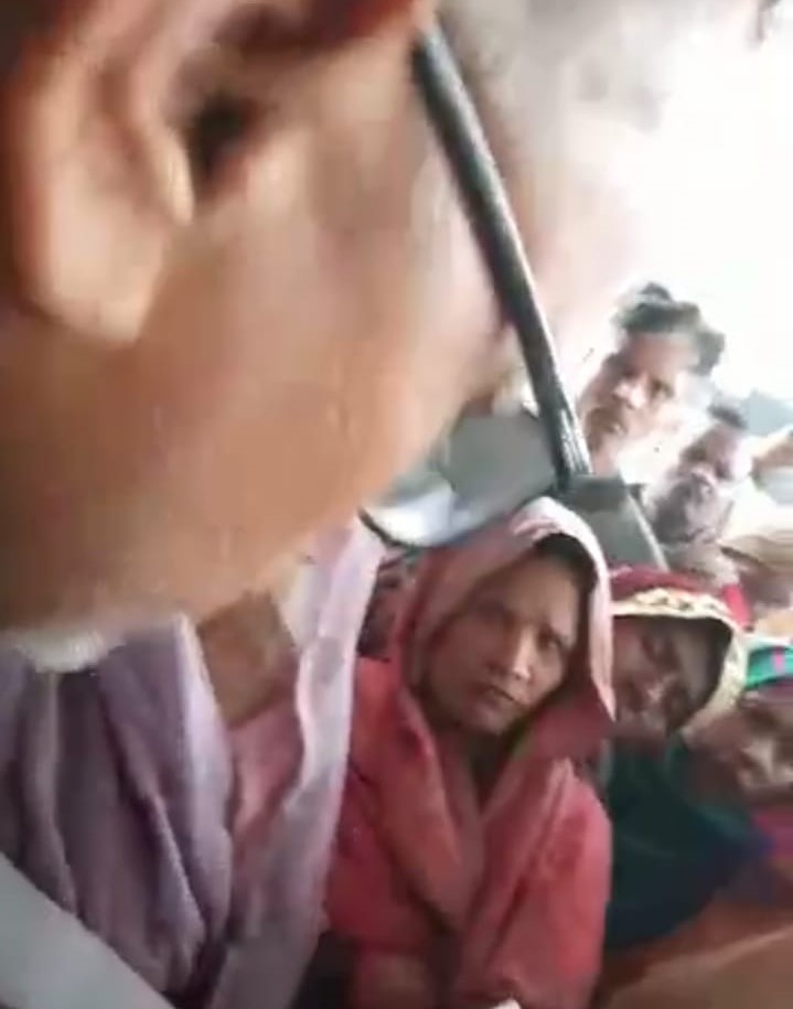 निवेशकों ने सत्याग्रह कर लखनऊ मोहनलालगंज के एडीएम को ज्ञापन सौंपा