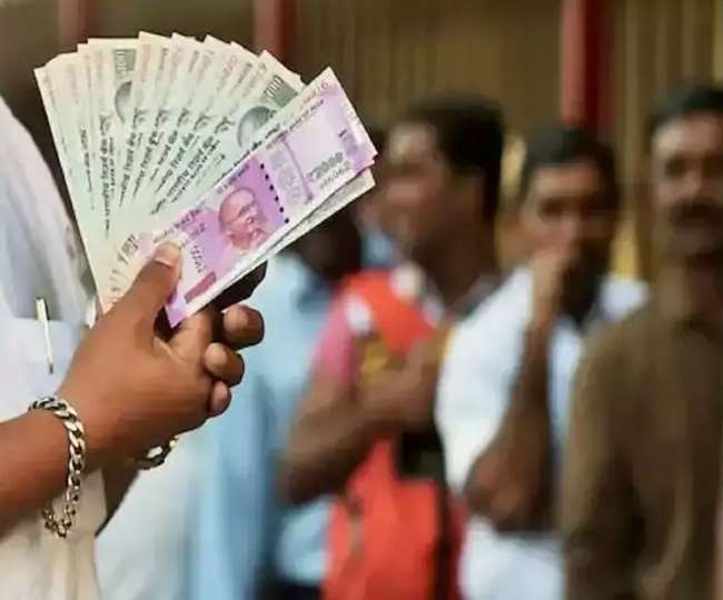 कर्मचारी लगते टेंशन, नेताओं को कई पेंशन