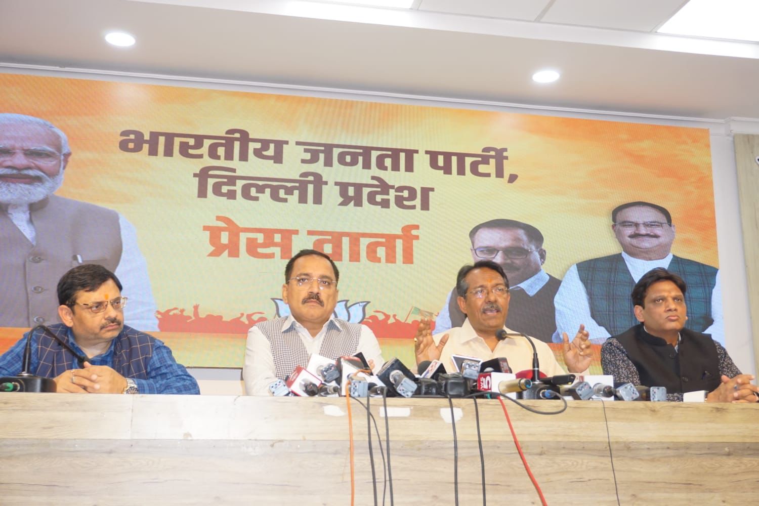 delhi Mcd news: दिल्ली MCD सदन बना कुश्ती का अखाड़ा, कब थमेगा विवाद?