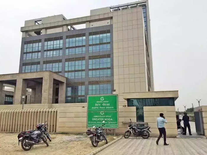 Noida News : सिटीजन चार्टर पर समाजसेवी की शिकायत पर प्राधिकरण ने मानी गलती