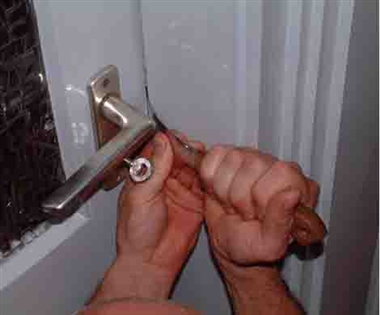 Bijnaur News : किरतपुर में चोरों के हौसले बुलंद, आदर्श विद्या निकेतन इंटर कॉलेज को बनाया निशाना