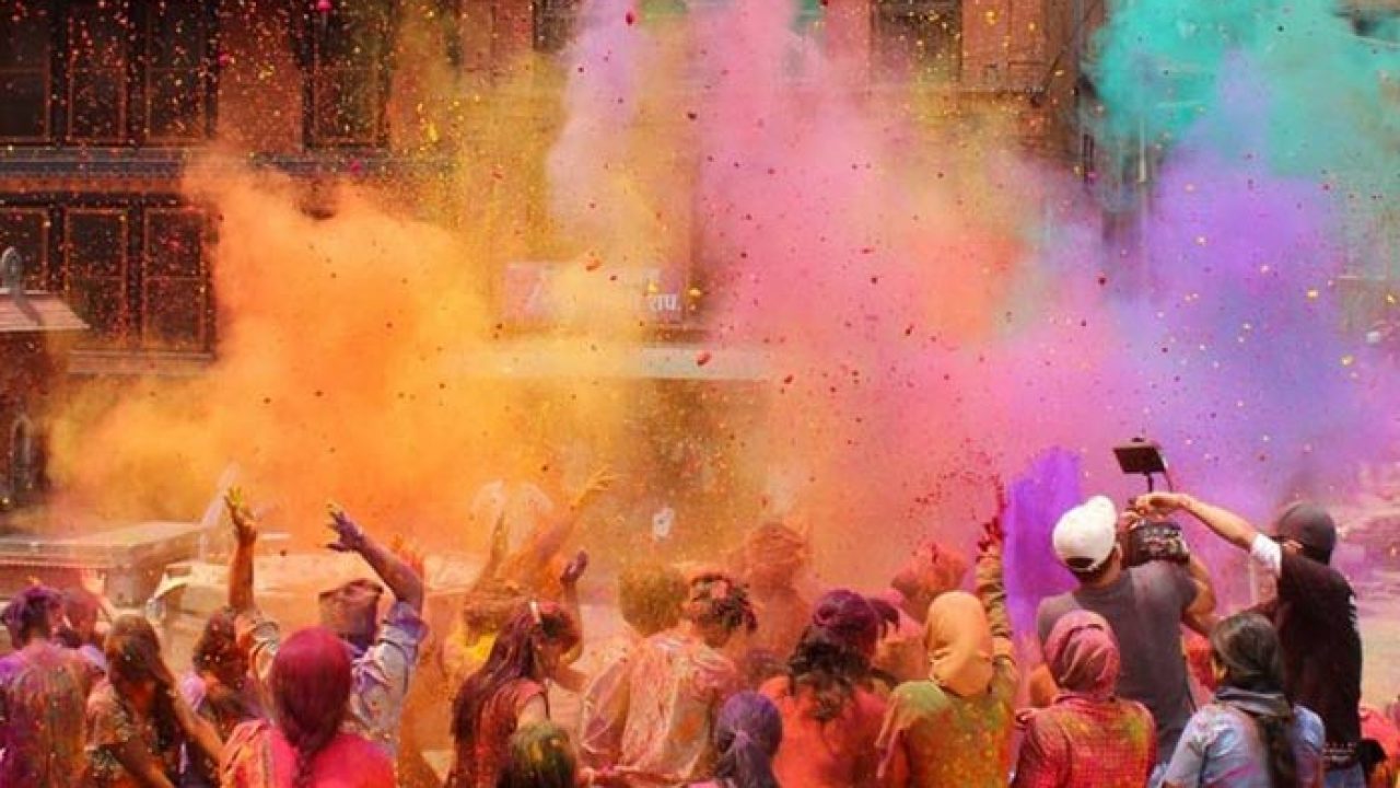 Phangan Ayo Re : फीके पड़ते होली के रंग