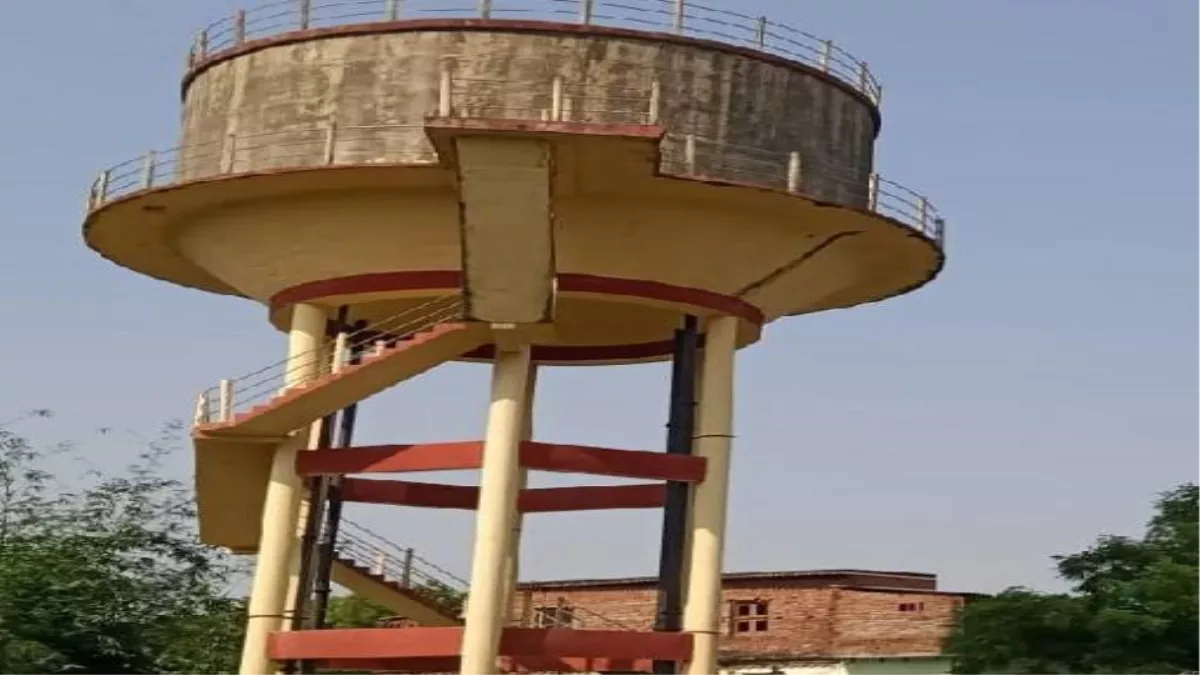 बनारस में पानी की टंकी में लाश, डेढ़ माह से यह पानी पी रहे थे लोग