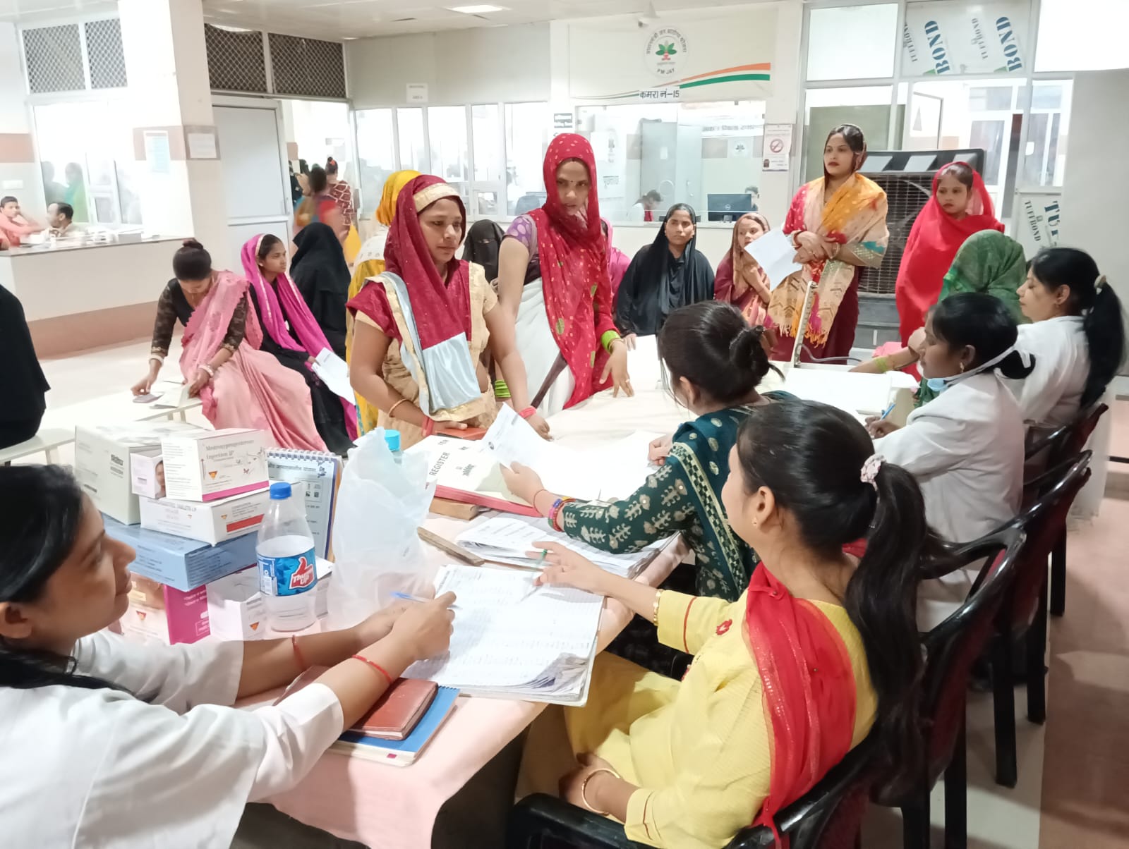 Firozabad News : क्लिनिक दिवस पर गर्भवतियों को जांच के बाद दिया गया उचित परामर्श