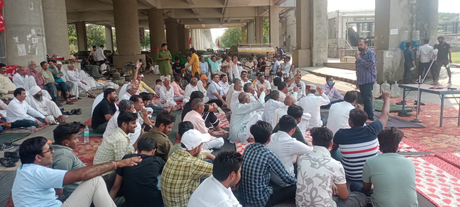 किसान सभा के बैनर पर ग्रेटर नोएडा प्राधिकरण पर चल रहे किसान आंदोलन का सीटू की ओर से गंगेश्वर दत्त शर्मा ने किया समर्थन