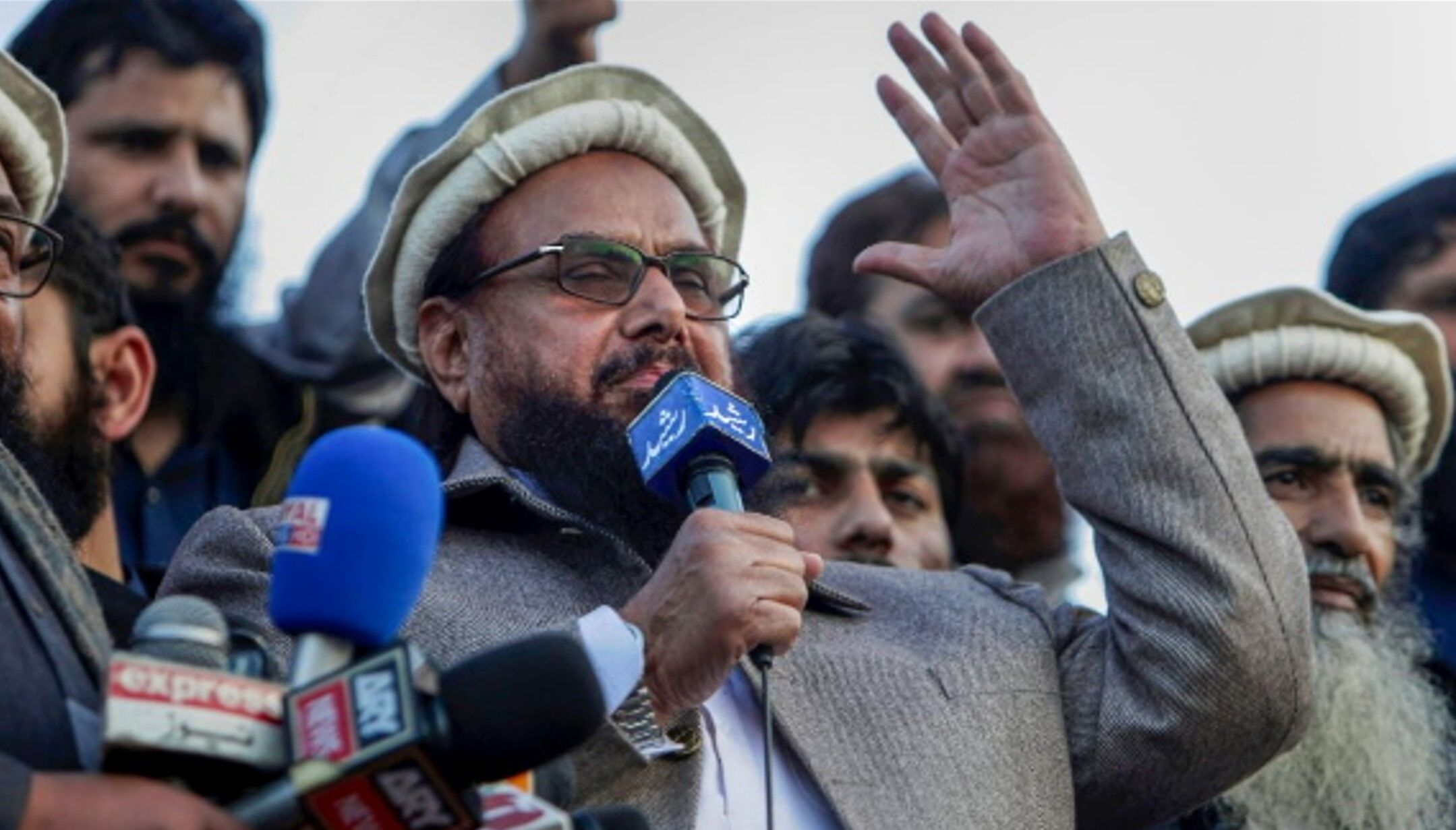 पाकिस्तान के चुनाव में उतरा एक आतंकवादी और एक हिन्दू महिला