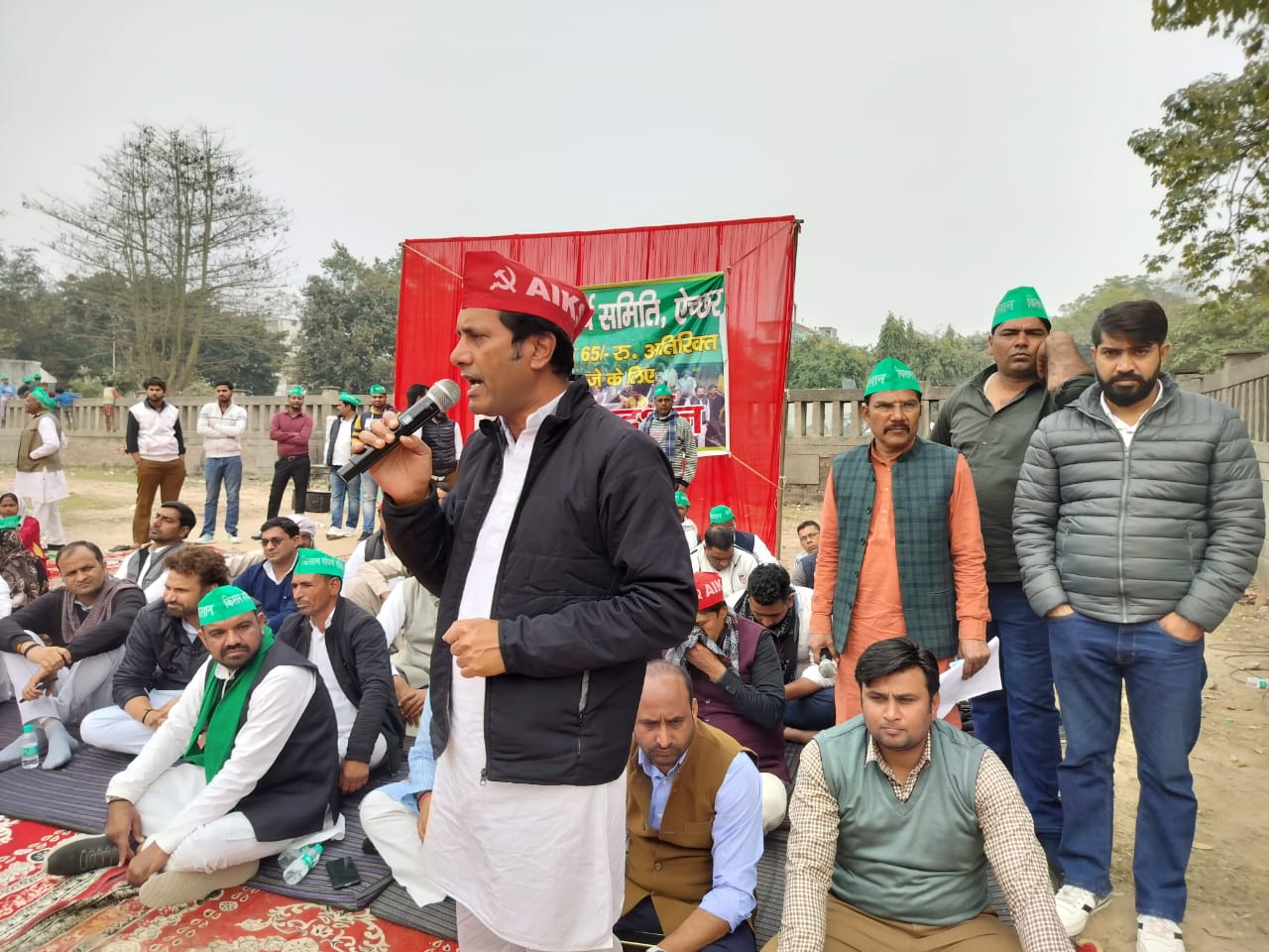 Noida News : अखिल भारतीय किसान सभा के कार्यकर्ताओं ने ऐछर में आयोजित महापंचायत में लिया हिस्सा