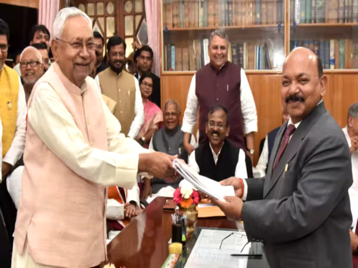 विधान परिषद के द्विवार्षिक चुनाव के लिए नीतीश कुमार ने किया नामांकन