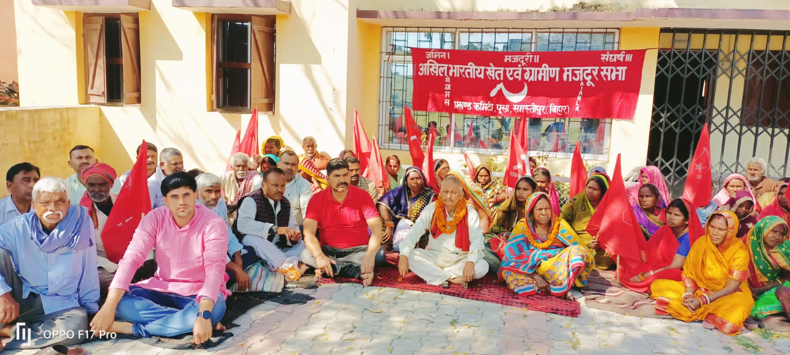 प्रखंड मुख्यालय पर खेग्रामस के सदस्यों ने 21 सूत्री मांगों को ले शुरू किया अनिश्चितकालीन आमरण अनशन