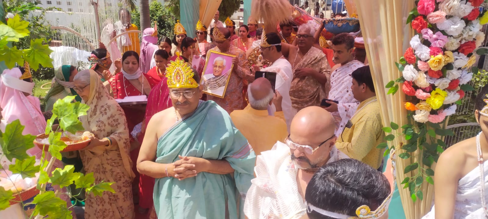 केवल ज्ञान कल्याणक महोत्सव के आखिरी दिन नौलखा मंदिर परिसर में निकली बरघोड़ा शोभायात्रा