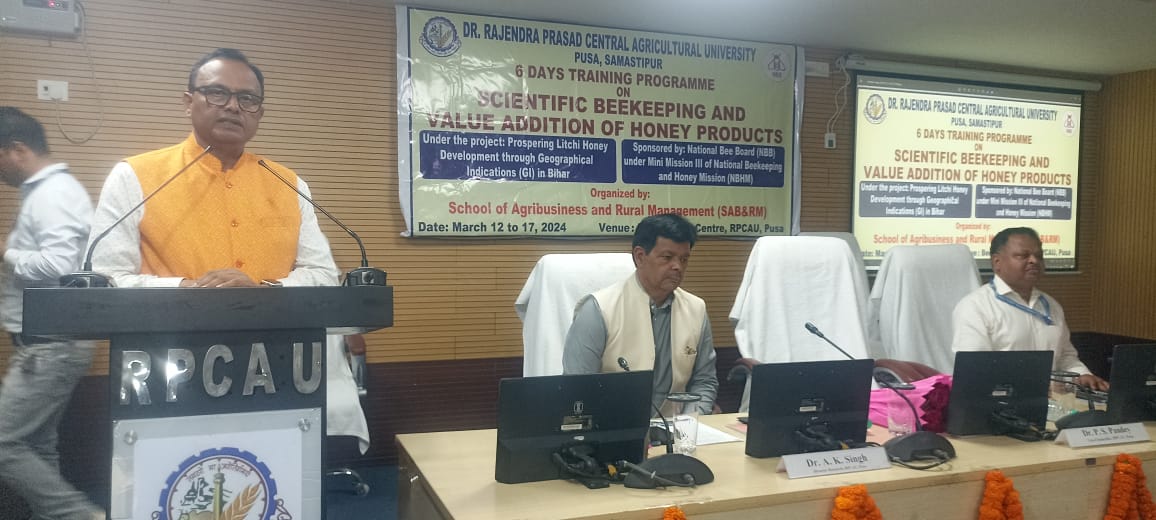 शहद उत्पादों का मूल्य संवर्धन करने की जरूरत : कुलपति