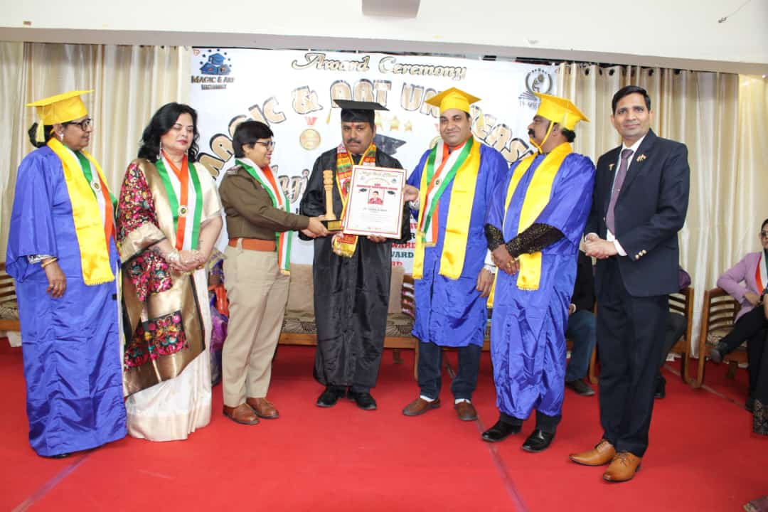 पदमा एवं राजेश मानद डॉक्टरेट की उपाधि से सम्मानित 