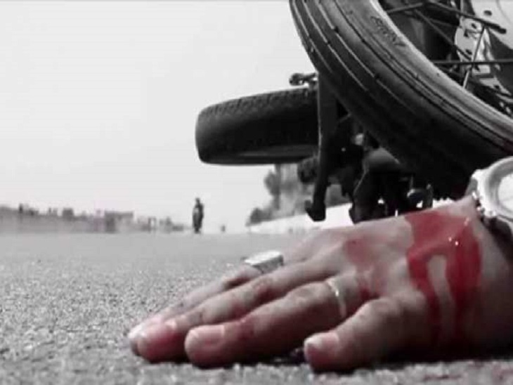 तेज रफ्तार बाइक ठेला चालक को ठोकर मारते हुए हुई दुर्घटनाग्रस्त, दो लोग घायल