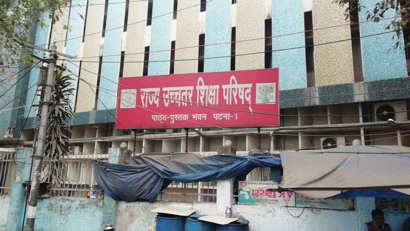 डीईओ और डीपीओ नामांकित संख्या अनुसार उमावि में कमरों और उपस्कर की करेंगे व्यवस्था