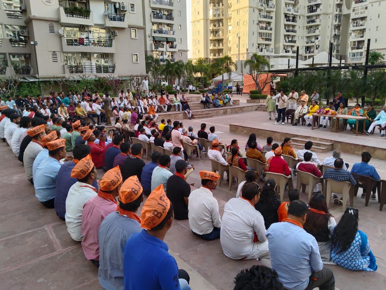 डॉ महेश शर्मा को मिल रहा ज़ोरदार समर्थन