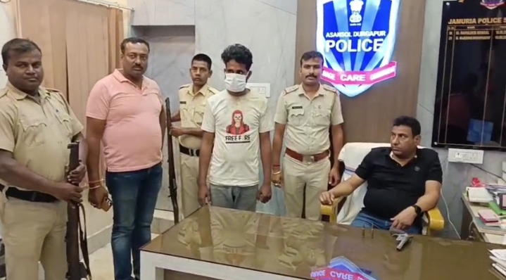 पुलिस को मिली बड़ी सफलता, हथियार के साथ युवक गिरफ्तार