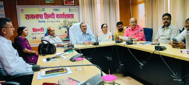 हिन्दी में काम करने में झिझक नहीं, ललक होनी चाहिये