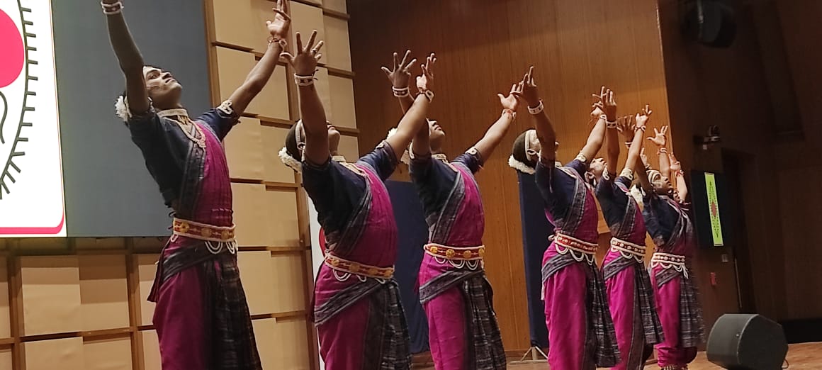 ओड़िसी लोककला गोटीपुआ के प्रदर्शन से मंत्रमुग्ध हुए दर्शक