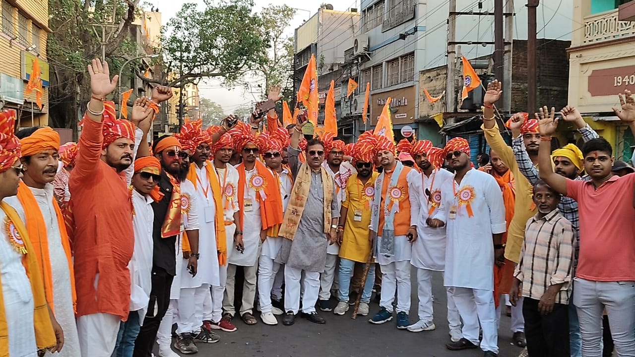 रानीगंज में हर्ष उल्लास के साथ रामनवमी की शोभायात्रा निकाली गई